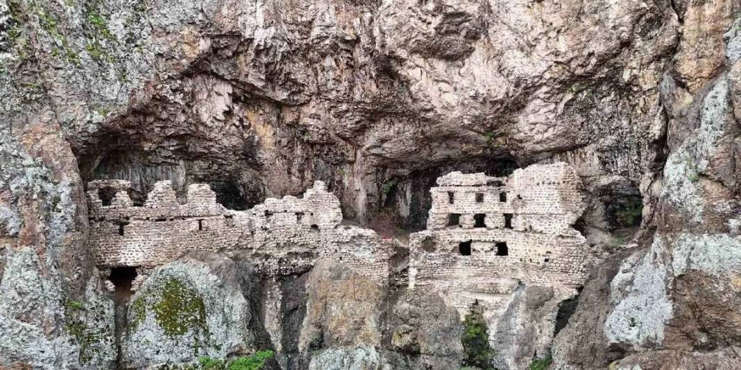 Trabzon Sümela’sı değil Ankara Alicin’i: Doğal yapı göz kamaştırıyor 1